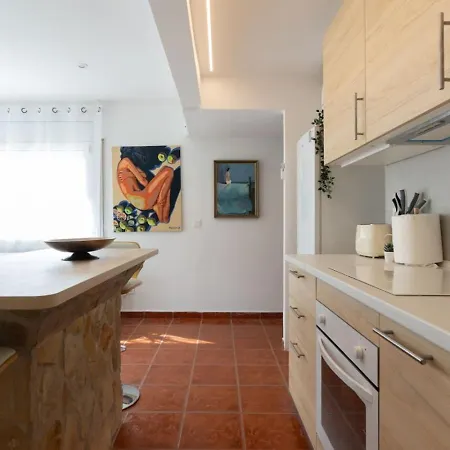 Oasis - Bright 2br With Balcony Apartament